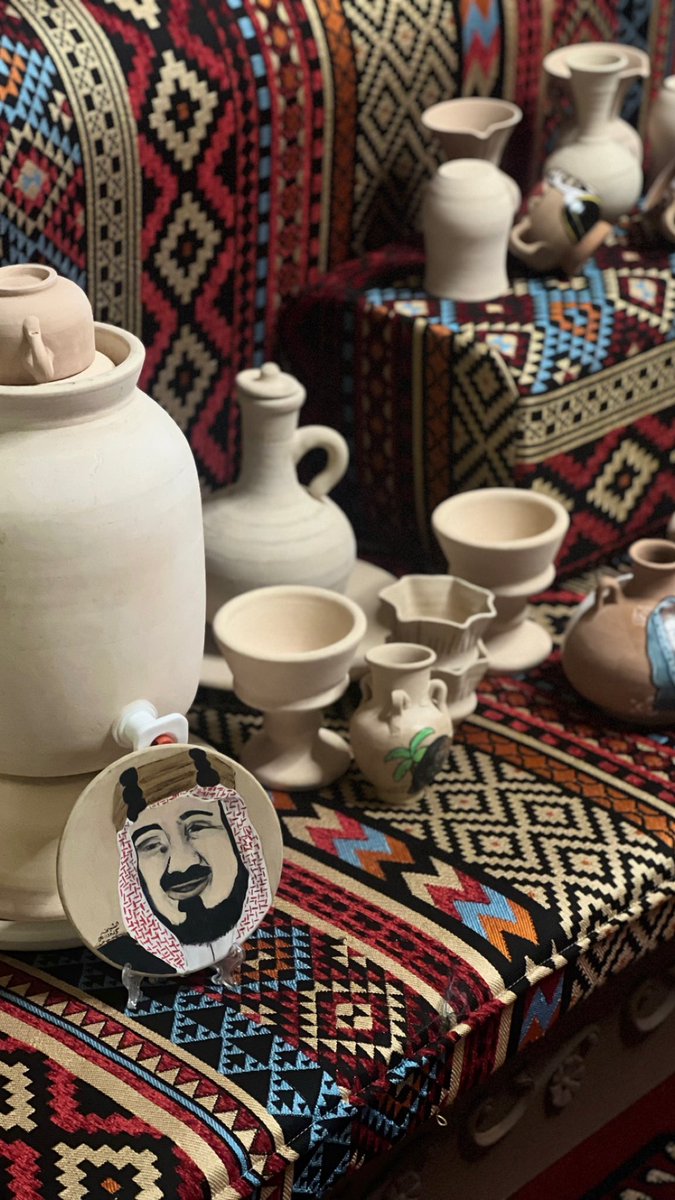 "كنت بمسرح محمد عبده ولفت نظري البوث هذا! متجر فن شيخه متخصص بالفخار وكتابة الأسماء عليه. منتجاتهم مميزة ومبتكرة، إذا كنت تبحث عن شيء جديد ومختلف،  🎭✨"

اتمنى لكم التوفيق بشغلكم المميز 🤍
<a href="/iiishi5/">| شيخة |</a>