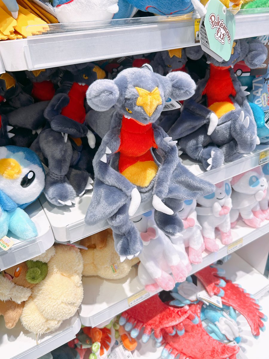 【トレーナーの呟き】
ポケセンにかなりやさぐれているガブリアスがいました