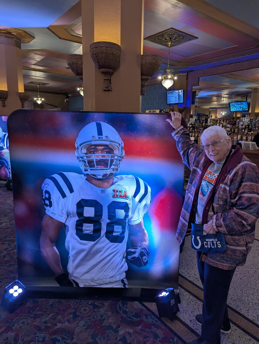 b_tellmann21's tweet photo. @Colts @OmahaProd Such a cool night! My 86yr old Grandma in law went with me, she is an original season ticket holder from '84 and was so excited to see her Marvin! https://t.co/MQaq0UsPO1
