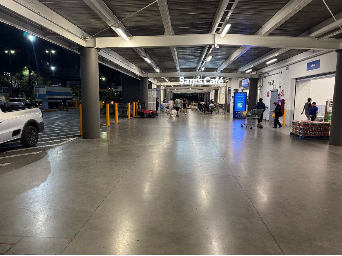 ginnyahedo's tweet photo. @SamsClubMexico Pésima atención y empatía por parte del personal de sucursal de Universidad CDMX, personal de seguridad privada gritando y amenazando. Se pidió apoyo para mover 4m una tarima para subir a la camioneta, y un trato con actitud déspota y como si te hicieran un favor https://t.co/gyZlDRNFKJ