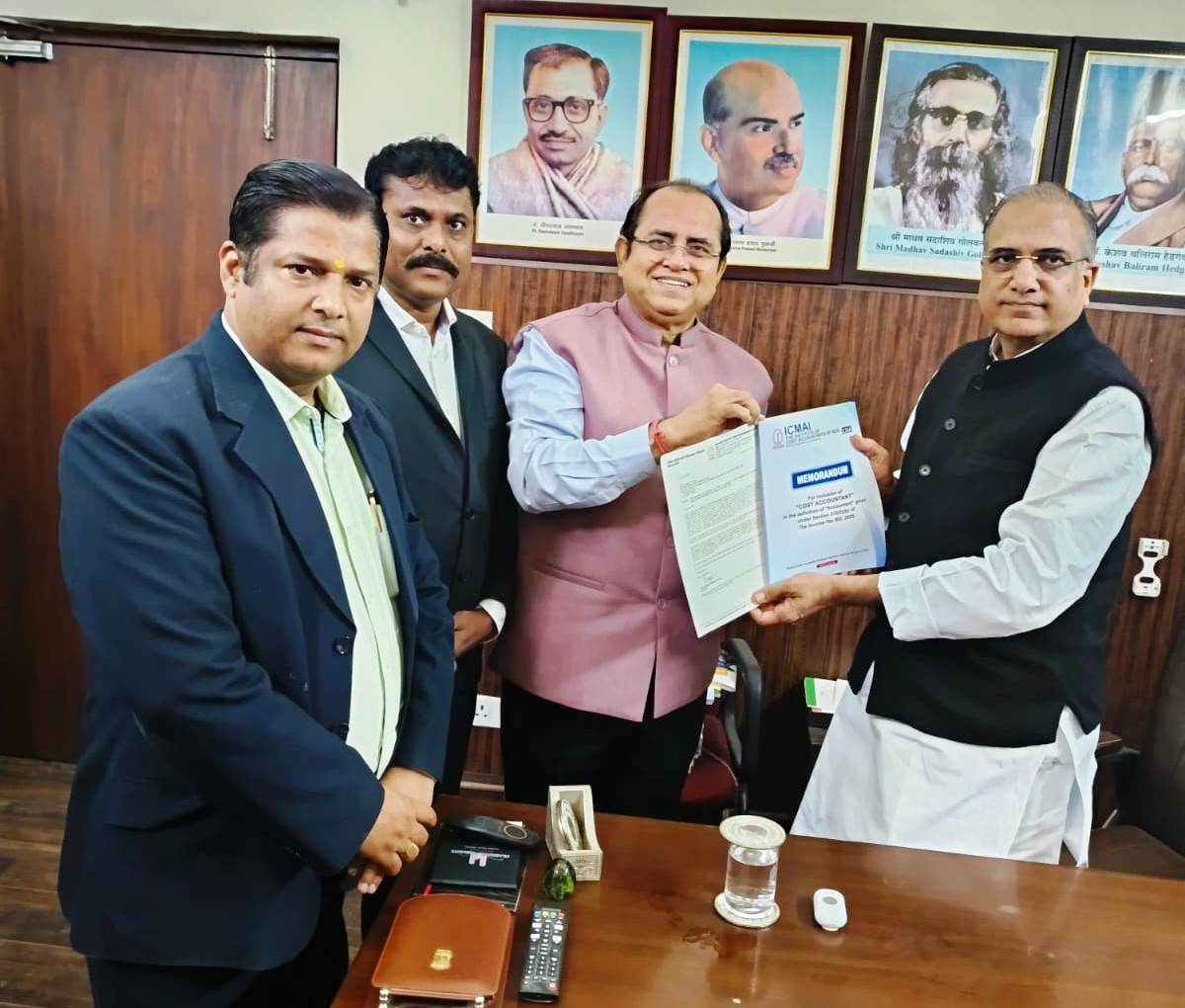 ICMAICMA's tweet image. CMA Chittaranjan Chattopadhyay and CMA Suresh R. Gunjalli, Council Members, ICMAI met Shri Sudheer Gupta, Hon’ble MP on 24.02.2025 to discuss the matters related to CMA profession including Income Tax Bill, 2025.