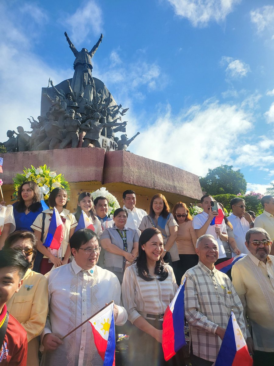 QCMayorJoy's tweet photo. EDSA@39: Sama-samang Pagsulong, Lakas ng Bayan 

Isang mapagpalayang umaga, QCitizens! 
39 taon ang nakalipas noong nagkaisa ang sambayang Pilipino para sa malaya at demokratikong Bayan... https://t.co/nNYipYwZNg