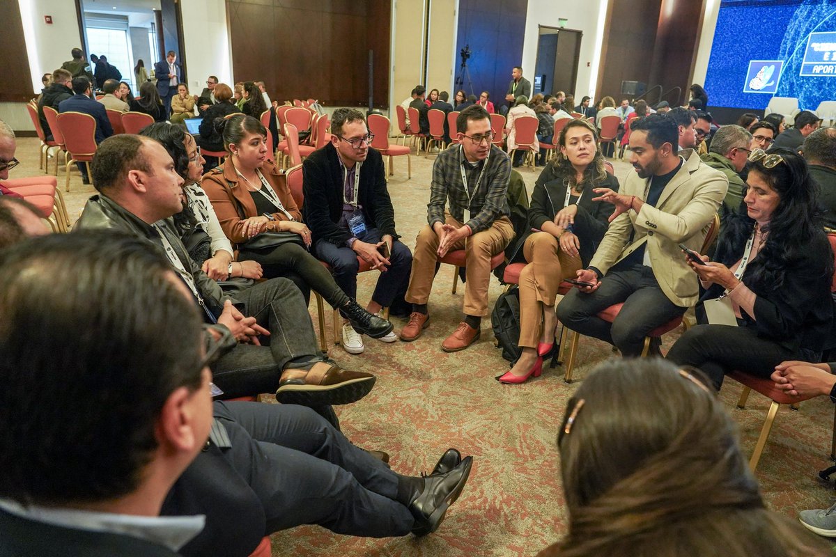 MinCiencias Colombia (@mincienciasco) on Twitter photo 👥 Las mesas de diálogo entre #MinCiencias y la academia han abierto el camino para la integración de herramientas innovadoras, como la inteligencia artificial y las tecnologías digitales. 💻 👥 Las mesas de diálogo entre #MinCiencias y la academia han abierto el camino para la integración de herramientas innovadoras, como la inteligencia artificial y las tecnologías digitales. 💻