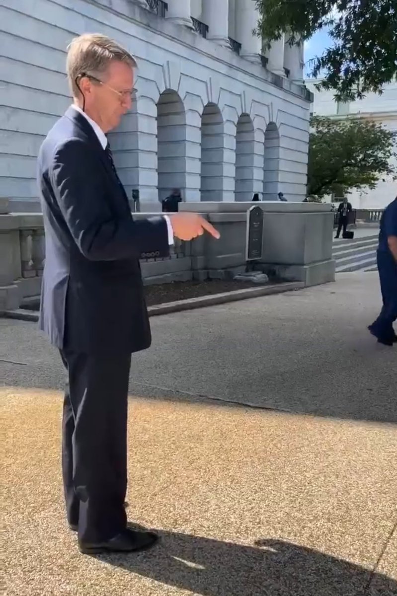 SonOfShango's tweet image. Cade wearing black shoes with white socks, yuck. #TradeHim #NoAura