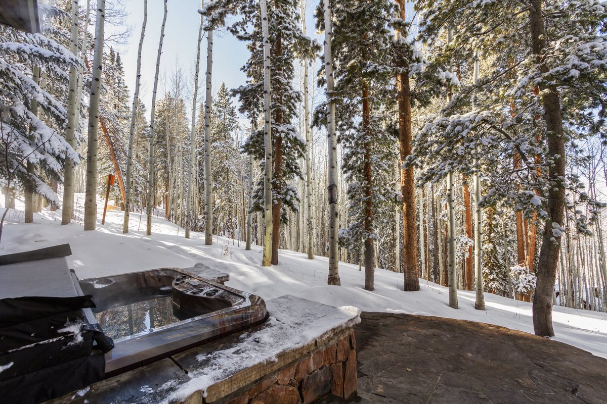 InvitedHome's tweet image. Start your day with a slow morning and end it with adventure—Daybreak Escape is your ideal spring break retreat.