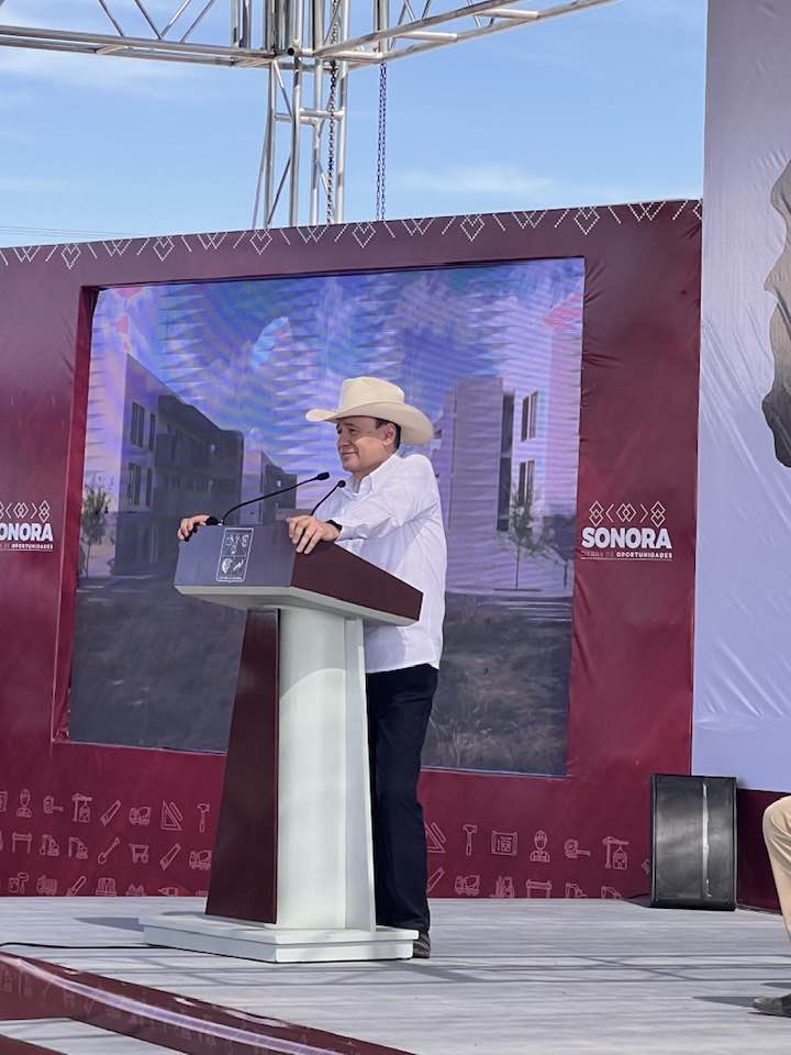 DNotarias's tweet photo. La titular en Dirección General de Notarías Dra. Liza Auyón Domínguez, acompañó a nuestro Gobernador Alfonso Durazo, mismo que encabezó el arranque de la obra de 33,800 viviendas para Sonora dentro del Programa de Viviendas para el Bienestar que inicia en Cd Obregón, Sonora. https://t.co/twQrXHJxKq
