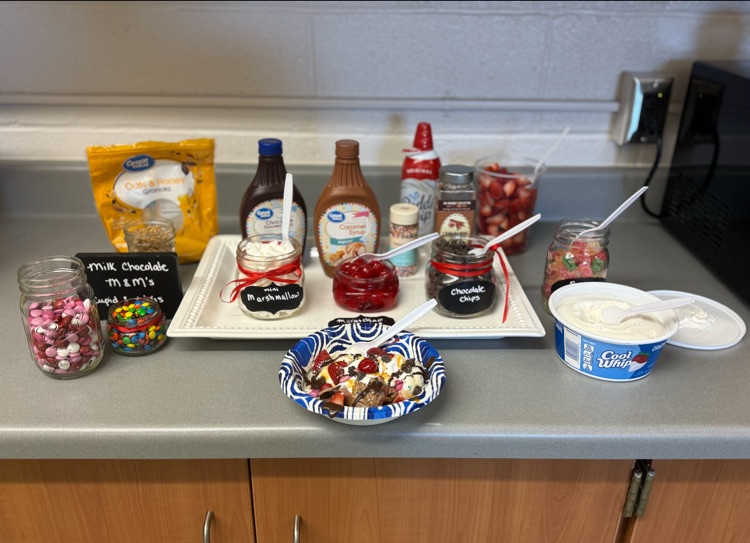 PtPleasantAACPS's tweet photo. Teachers &amp; Staff enjoyed an Ice Cream Bar on Friday! Our wonderful families donated the supplies to make this happened.🍦🍨 PPES has the best community! @AACountySchools #BelongGrowSucceed https://t.co/Gm7kpyqpRl
