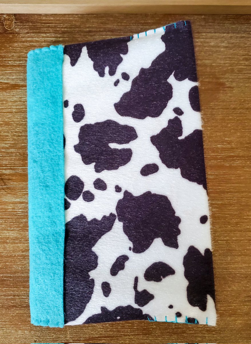 MinimalAbstrac1's tweet photo. Animal Print Felt Book Covers 📖🐆🦓🐄
https://t.co/V6bSEKS9JQ
#etsygifts #handmadehour #uniquegifts #giftsforfriend #giftsforher #womaninbizhour #CraftBizParty #SpringVibes #Spring_Day #AnimalLovers #cheetahprint #COW #BookWorm #bookcoverdesign #readingworld #MondayVibes https://t.co/LdmSWfvkCF