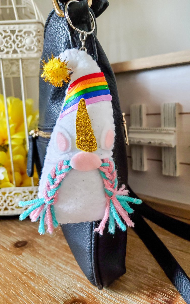 MinimalAbstrac1's tweet photo. An Enchanting Gift 🦄🌈✨️
https://t.co/W3Rg2iN8K9
#etsygifts #handmadehour #uniquegifts #giftsforfriend #giftsforkids #giftsforher #womaninbizhour #CraftBizParty #SpringVibes #Spring_Day #unicorns #rainbow #enchanting #Mythical #Accessories #Keychains #MondayVibes https://t.co/5aTZB7nDpu