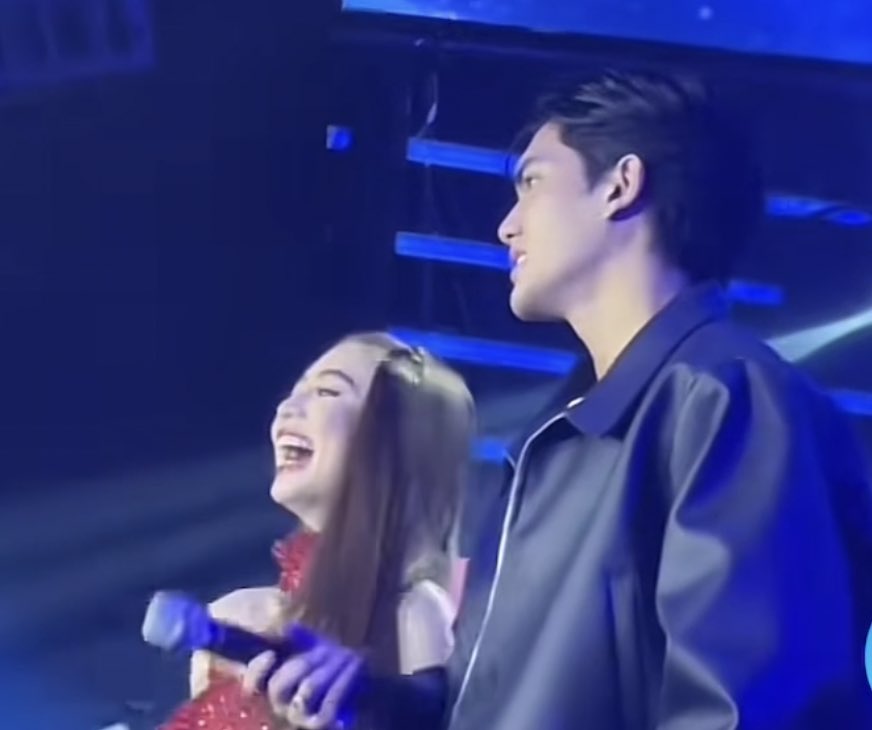 joyri0us's tweet photo. chemistry 💥 https://t.co/6KcZOZ7hi5