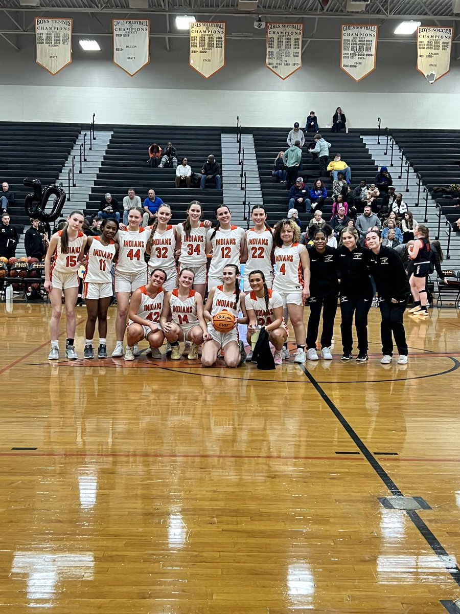 powhatanhsath's tweet photo. Final in this Region 4B first round girls basketball playoff game:

@powgirlsbball - 57
Patrick Henry- 31 

With the win, the ladies advance tomorrow night to play at Henrico at 6 PM. https://t.co/s78uLWC87k