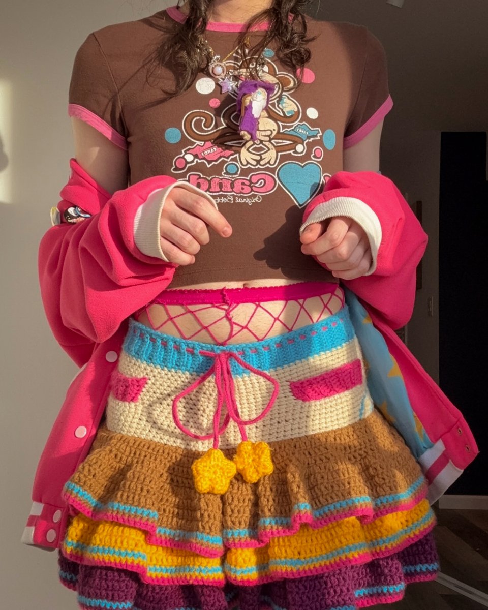bobbyjackbrand's tweet photo. @ponds_yarns the fit is sooooo cute. love it. 

#bobbyjack #style #fashion #2000s https://t.co/jiDWdHwtB5