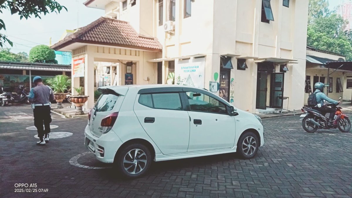 PolrestaSleman's tweet photo. @merapi_uncover Terima kasih atas infonya
Peristiwa tersebut sedang ditangani Polsek Sleman diback up Satreskrim Polresta Sleman dan sedang di tahap penyelidikan. Untuk barang bukti mobil sudah diamankan di Polsek Sleman. https://t.co/rRjM1xQi1D