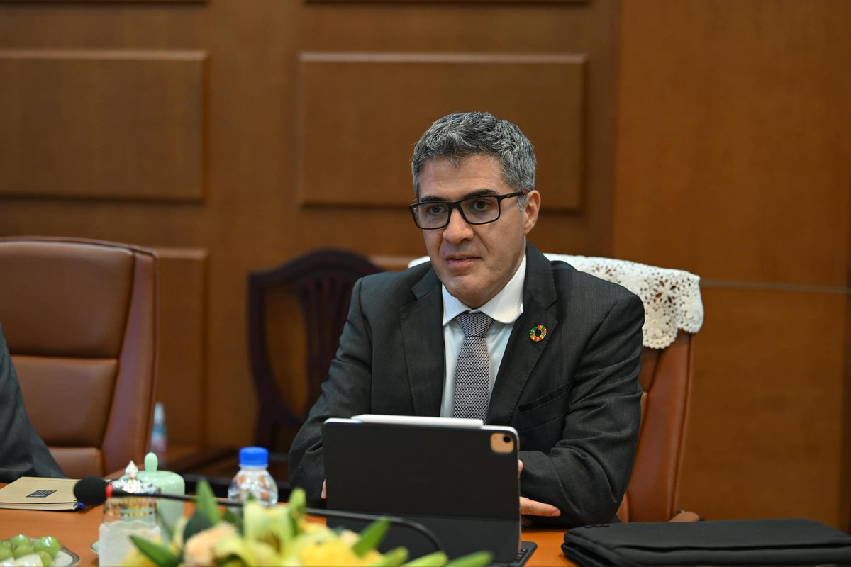 nbccambodia's tweet image. H.E. Dr. @SereyChea, Governor of the NBC, granted a #research team of the @UNDPCambodia headed by its Senior Economist Dr. Ivan Gonzalez de Alba, to conduct two #presentations on their research #findings on February 24, 2025, at the National Bank of Cambodia.