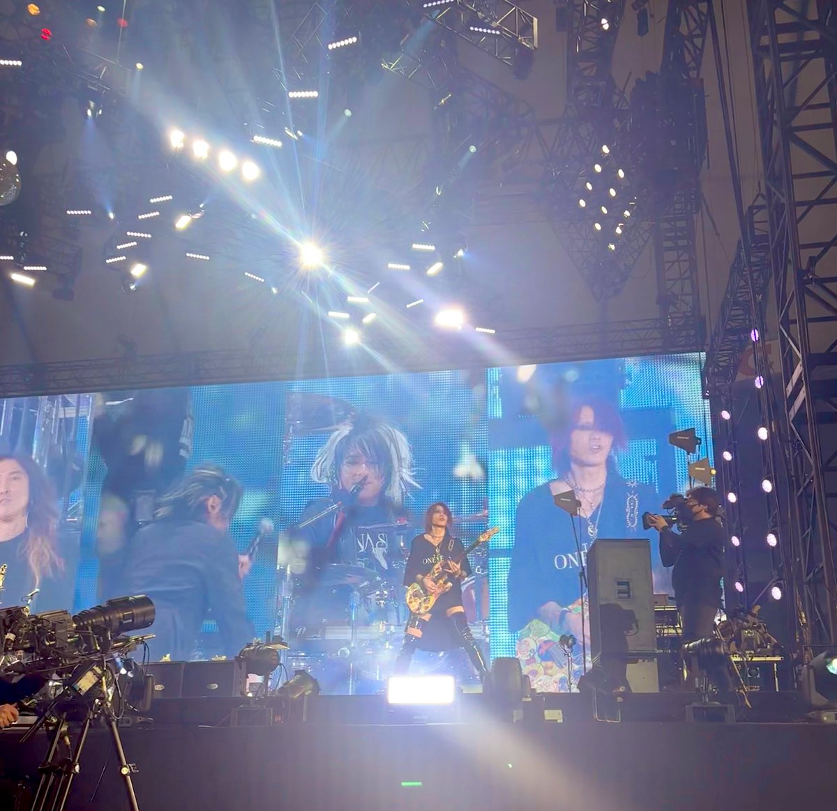 SUGIZOさん前の最前列でLiveを観る事ができ、SUGIZOさんが本当にかっこよくて美してしなやかでいて激しく、強いお姿を目の前でみれて、宇宙的に最高にしあわせな瞬間瞬間の時間でした…✨

#LUNAPIC
#LUNASEA35th 
#ERATOERA 
#LUNATICTOKYO2025
#黒服限定 
#東京ドーム 
#TOKYODOME 
#LUNASEA
#SUGIZO