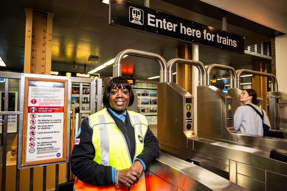 Riders are throwing the beloved "mayor" of the Armitage Brown Line station a retirement party — and you’re invited. 
buff.ly/4ib4oYw