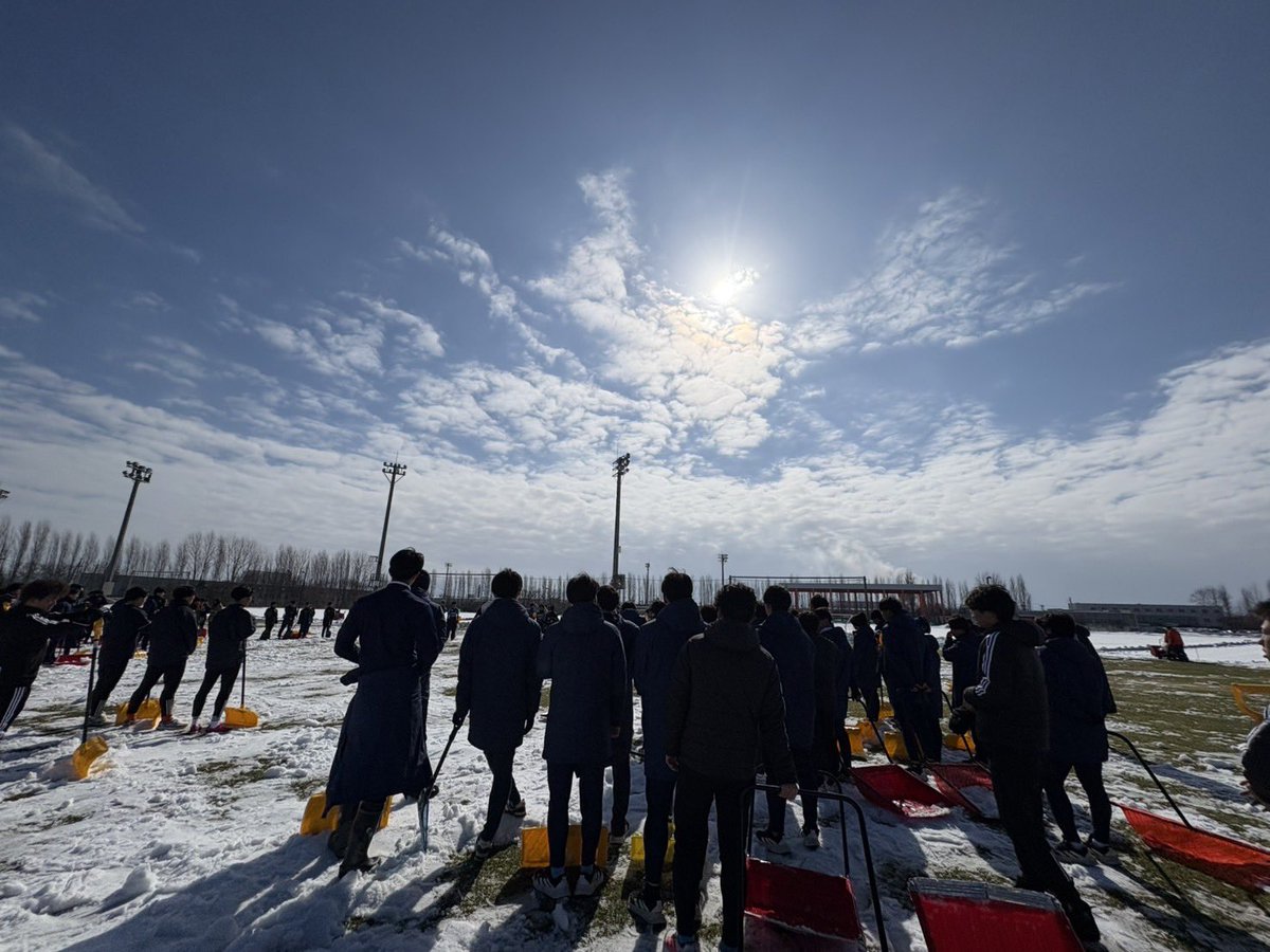 nuhw_fc's tweet image. 本日、日頃からお世話になっている #新潟聖籠スポーツセンター の雪かきを行いました！
明日はOBの #矢村健 選手が所属する#アルビレックス新潟 の試合がアウェイ 🆚鹿島アントラーズで行われます。週末はホーム開幕戦となります！OBの活躍に期待です👊🏼
引き続き応援よろしくお願いします🙇‍♀️