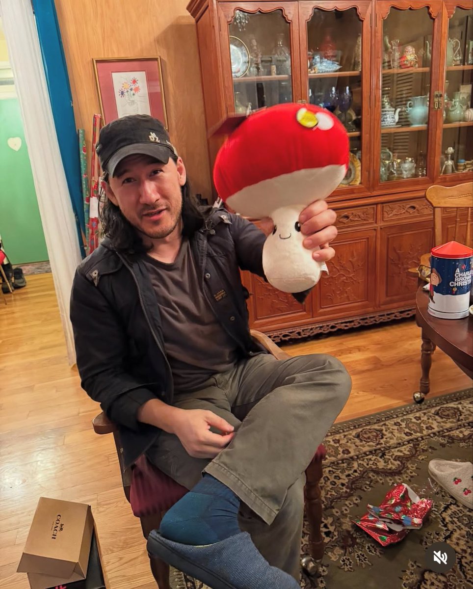 _LOVERiplier_'s tweet image. MARK IS HOME!!!!!!