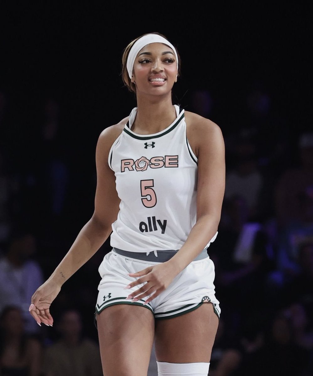 trendyhoopstars's tweet photo. Angel Reese vs Team Phantom:

23 PTS
14 RBS
5 AST
1 STL
8-16 FG

Team Rose wins, 71-59! 🌹✨ https://t.co/pYby3vxHJ8