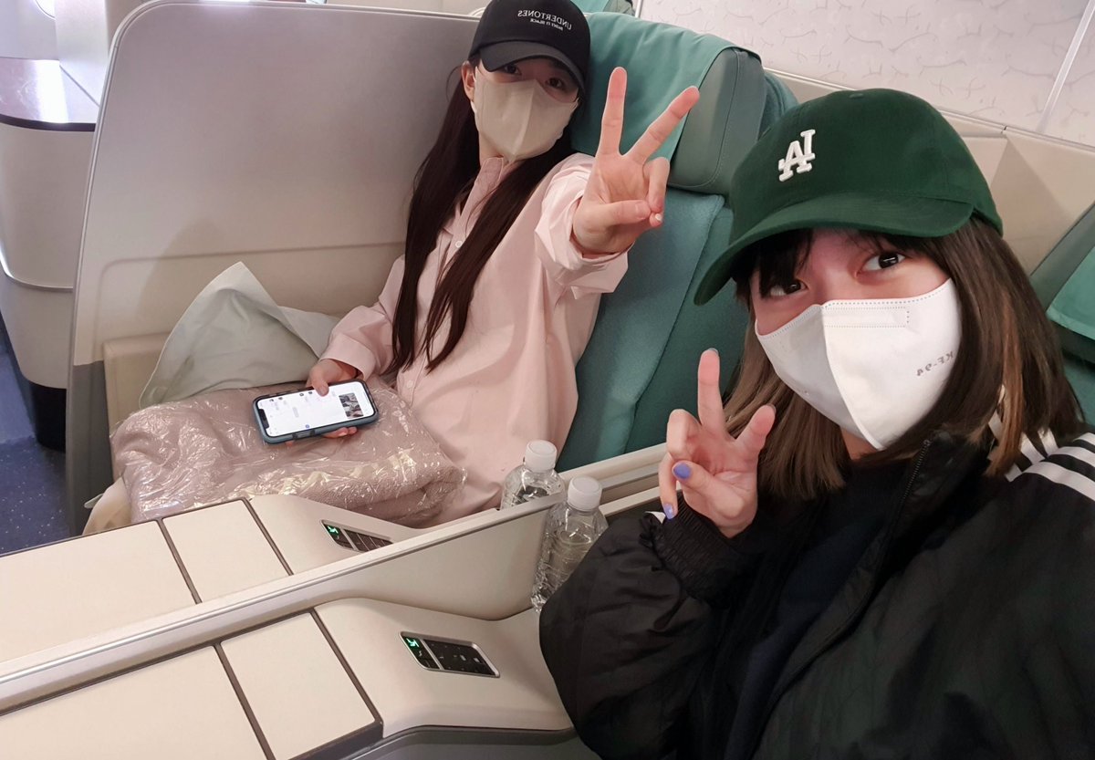 WE_NMIXX's tweet photo. ㄱ해원아ㅏ 생일 축하해ㅐㅐ 데뷔 이후로 벌써 4번째 생일을 같이 보내게 되었네! 오늘 꼭 행복하고 사랑 많이 받는 하루였으면 좋겠어!!

#NMIXX #엔믹스 
#릴리 #LILY 
#사랑해_원없이
#OurSunshineHAEWON https://t.co/3QNaymXeNE