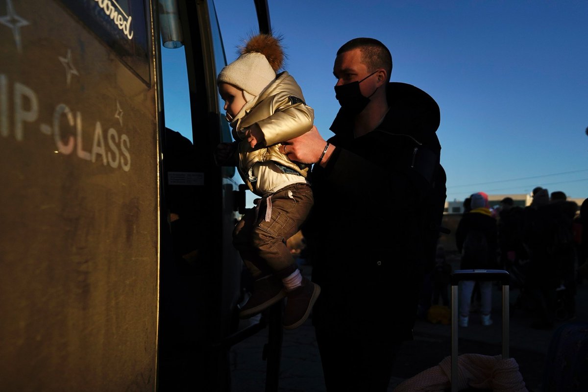 BryanWoolston's tweet photo. Hard to believe it’s been 3 years since my reporting from #Ukraine and #Poland. I watched men, with tears in their eyes, lift their babies onto buses to safety before walking back across the border to repel the Russian attack on their home. https://t.co/NjXLzxzz5B