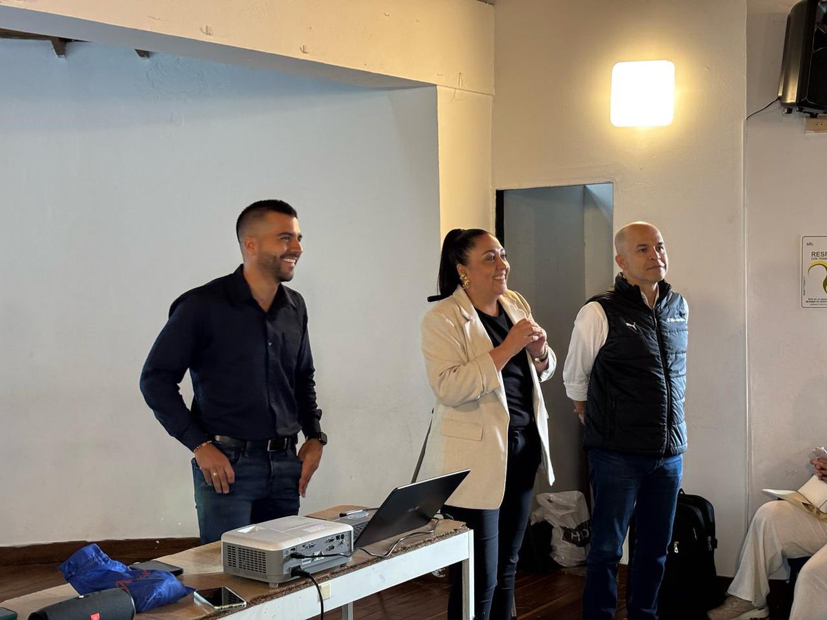 castridaniel_'s tweet photo. Capacitación a más de 100 emprendedores en Marketing Digital 📱📈 fortaleciendo el Desarrollo Económico de Sabaneta  @directoriosabaneta @alcaldia_sabaneta  #Sabaneta #Antioquia #DesarrolloEconomico #emprende #emprendimiento https://t.co/4fFh8xLDz3