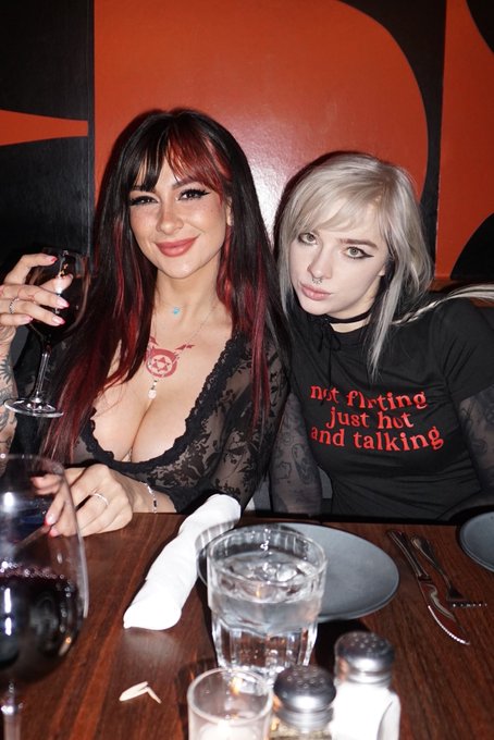 Watch Lauren Hunt's leaked NSFW photo on TwXstars