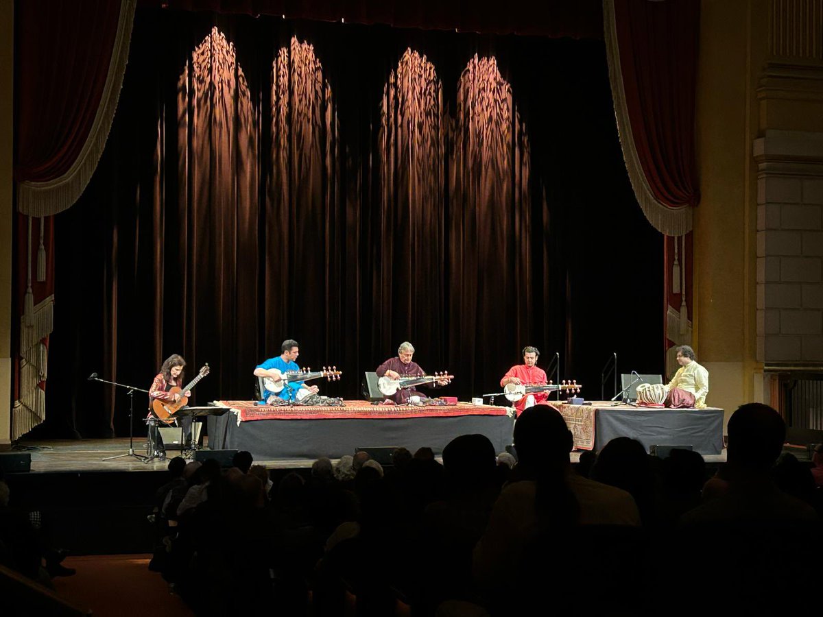 AAKSarod's tweet photo. It was a pleasure presenting my project Strings for Peace at @sfperformances with my long time musical partner Maestra @realsharonisbin @amaanalibangash @ayaanalibangash and @amitkavthekar on Tabla #sfperformances #stringsforpeace https://t.co/ZECDVSEpNs