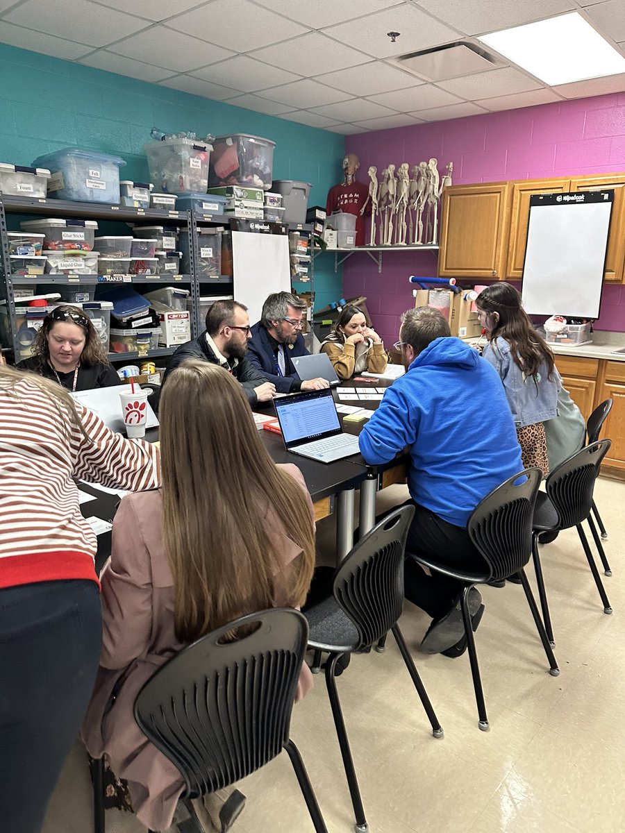 learningwithkim's tweet image. We had a great session 3 of our Building Thinking Classrooms cohort. Elementary and Middle School teachers are learning about the 14 optimal practices for thinking that create an ideal setting for deep mathematics engagement. @WarrenCoSchools 
#growthmindset #thinkingclassrooms