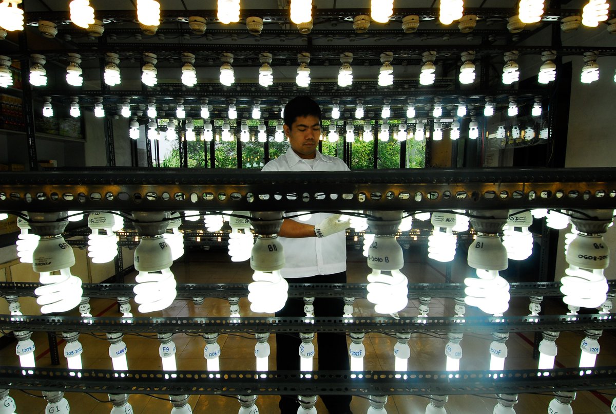 ADB_HQ's tweet photo. Rising temperatures are driving heatwaves that strain cooling systems and disrupt essential services in Asia and the Pacific.

Learn how new technology, people-centered solutions, and green energy can mitigate these risks and build a safer future for all: https://t.co/wd3IdTJtCu https://t.co/QM8JM5il7Y