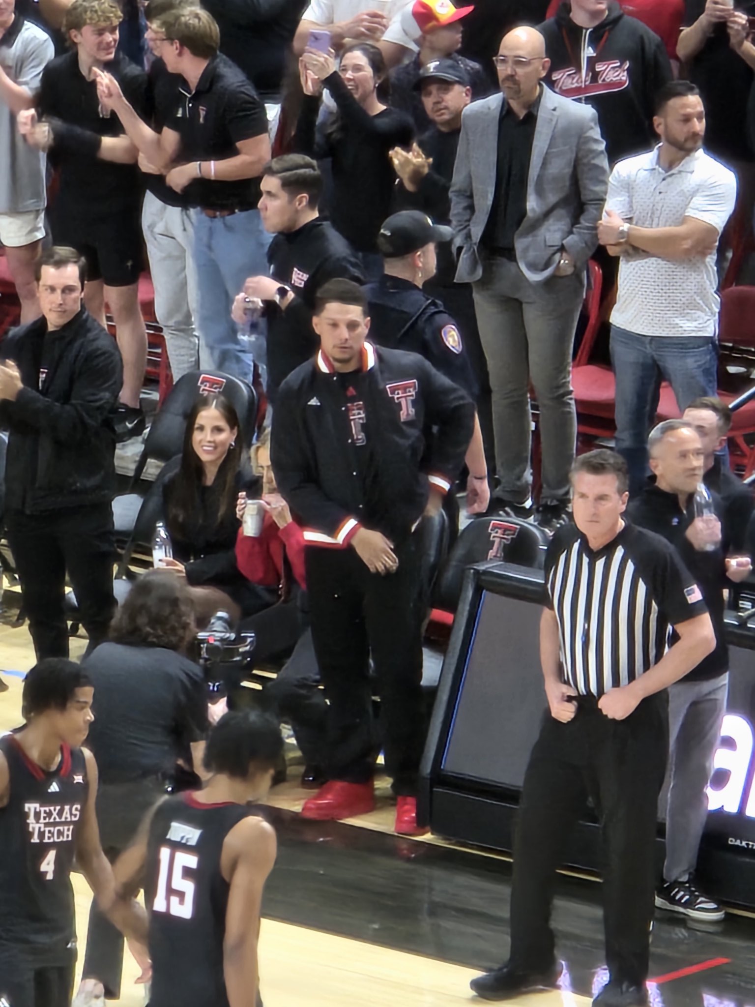 GkmT1USWQAA22jJ?format=jpg&name=large Patrick Mahomes Makes Surprise Appearance at Texas Tech vs. Houston Basketball Game