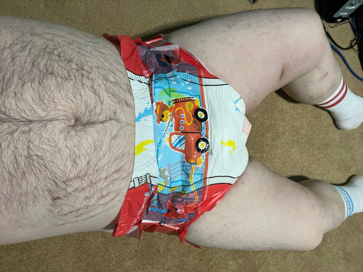 Made sure to come home and change right away into a clean diaper. I don’t think it will stay that way for long though :S 

#abdlboy #Diaperboys