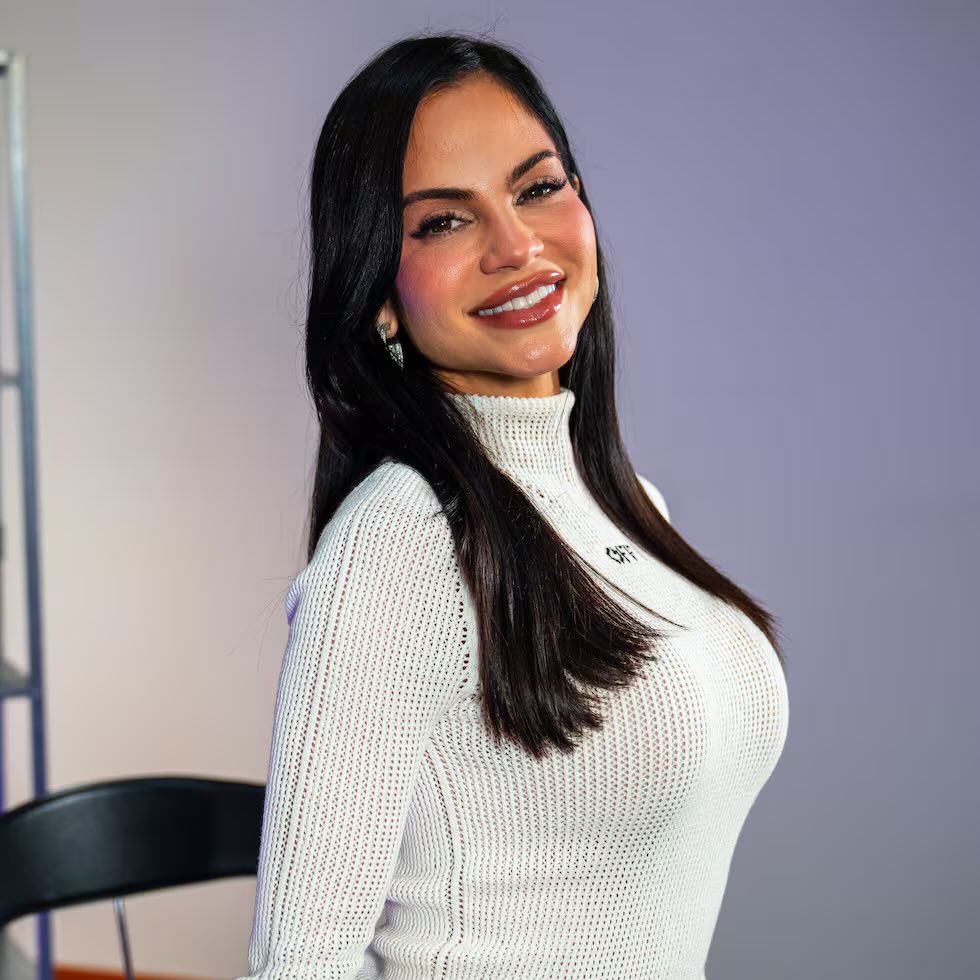 💭— Natti Natasha habla de Daddy Yankee y
Mireddys:
"Les tengo mucho respeto. Es algo delicado porque se trata de un matrimonio y los adoro a los dos, les tengo mucha fe y muy buenas vibras para ellos".