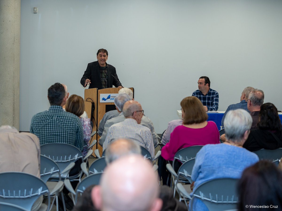 #Excelente #presentacion de Joaquín Gálvez de su #libro, "¡Cuídate, Cuba, de tu propia #Cuba!" organizada por el #PENClub de #Escritores #Cubanos en el #Exilio <a href="/PENCubaExilio/">PEN Club de Escritores Cubanos en el Exilio</a>. <a href="/pen_int/">PEN International</a> <a href="/PEN_LAC/">PEN International - Las Américas y el Caribe</a>
