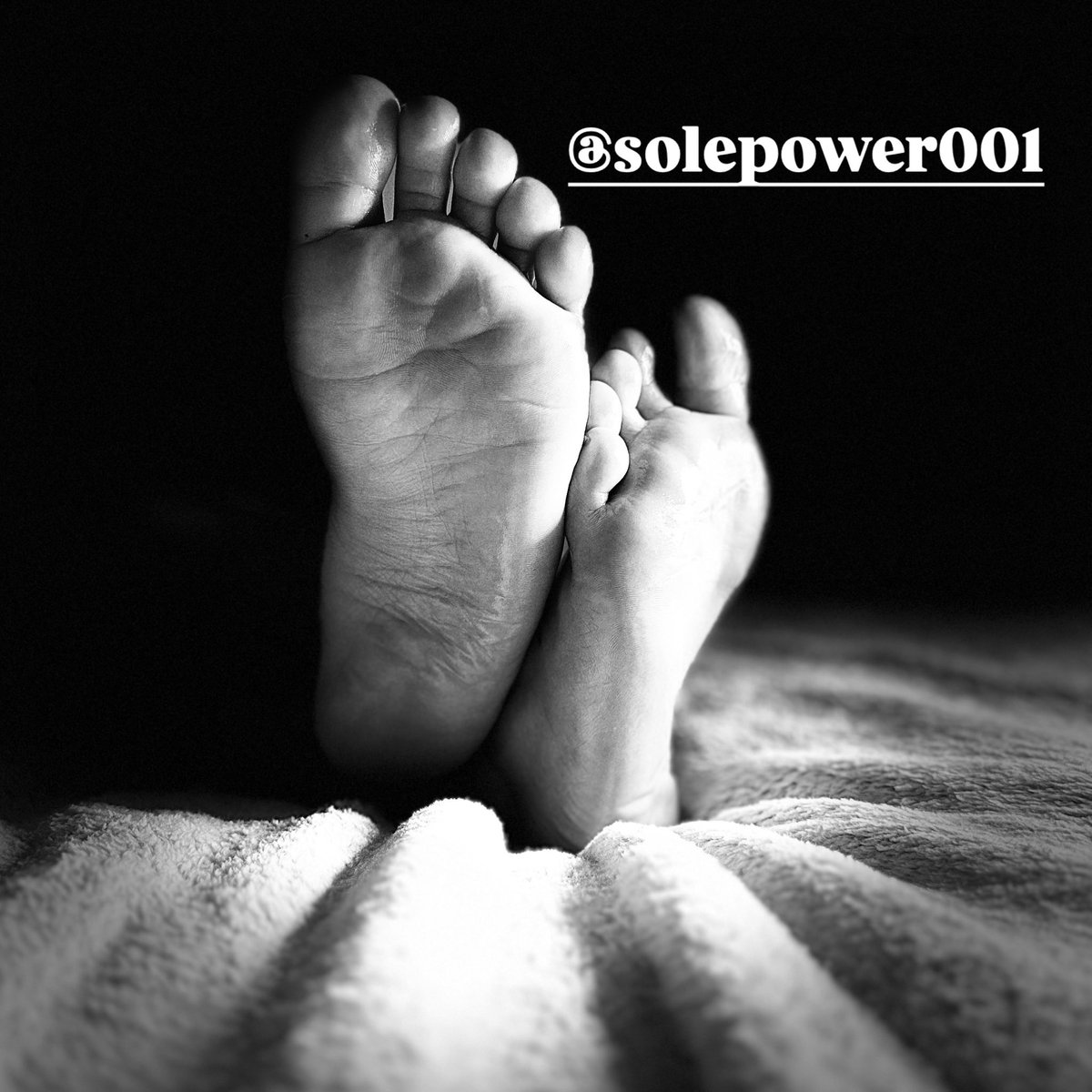 SolePower001's tweet photo. First ⚫️ &amp; ⚪️ 
#feetportrait #feetcandy #feetcanvas #feetbling #feetblogger #feettolove https://t.co/D2pB8Q4MsE