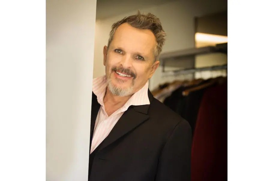 miguel bose viendo como le dieron gaviota de platino y no un collage