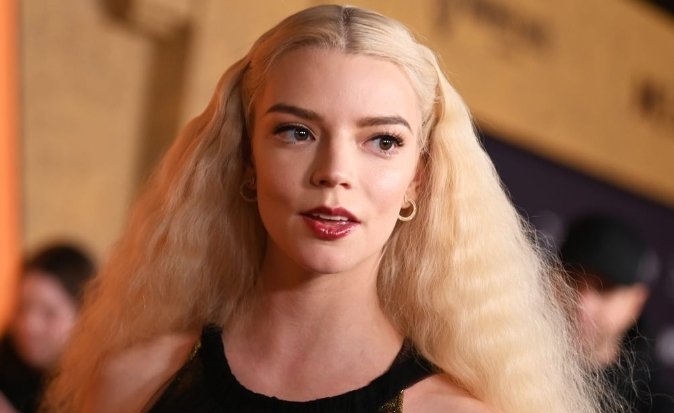 movie_hiv's tweet photo. Anya Taylor-Joy and Drew Starkey star in Apple TV+ series "Lucky", about a woman forced to revisit her criminal past. #LuckySeries #AppleTVPlus #AnyaTaylorJoy https://t.co/0Zi3SNZgvZ