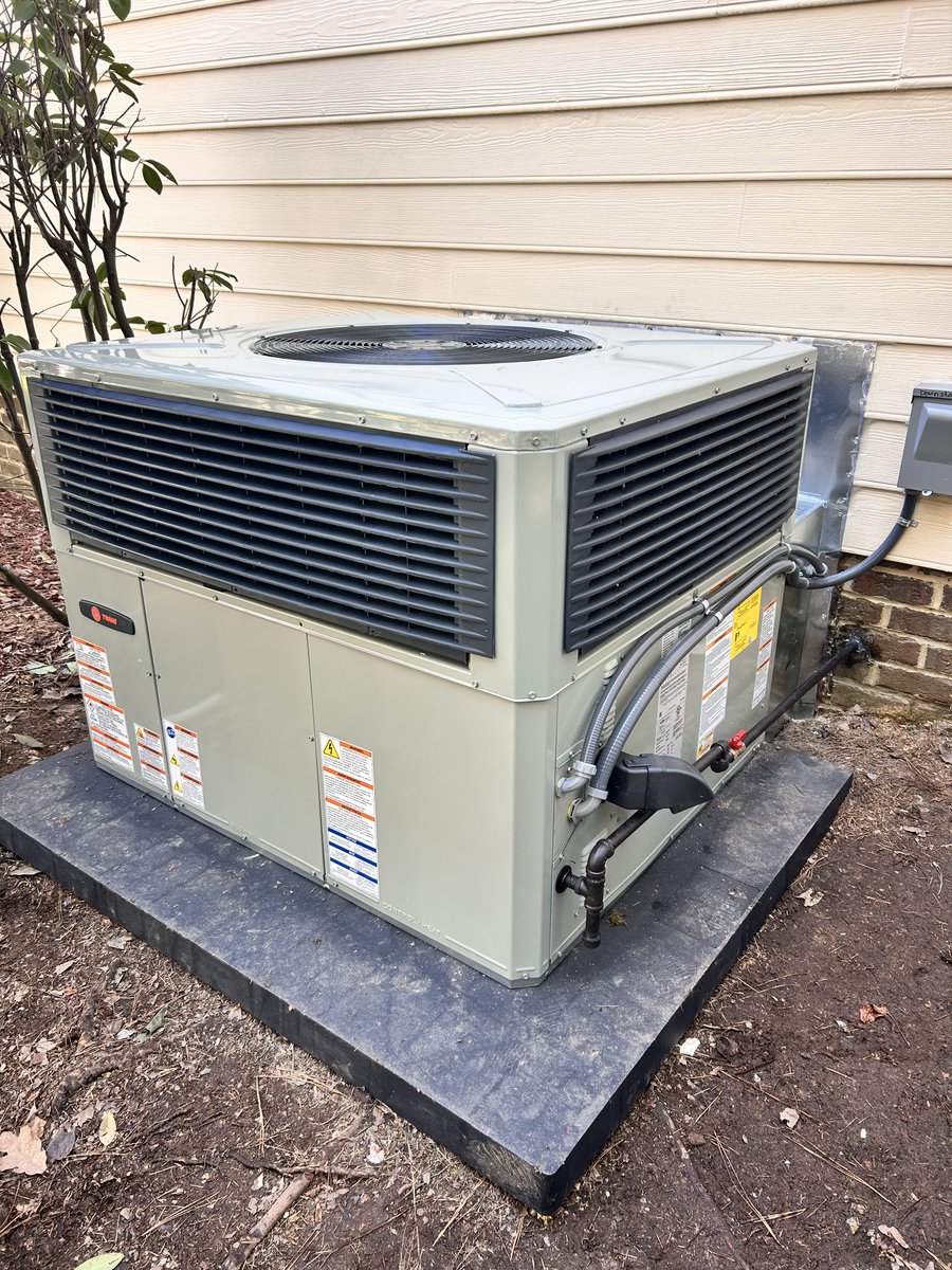 ServiceMedic's tweet photo. Service Medic – Heating &amp; Air Conditioning Specialist recently installed a 2.5 Ton 14 SEER Trane Gas Pack in Cary, NC, featuring the new R-454B refrigerant.  What’s New? R-454B Refrigerant – A next-generation A2L refrigerant designed to reduce environmental impact. https://t.co/sxaH0oatHZ