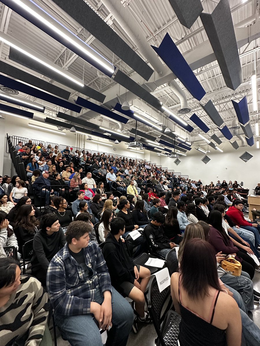 MdP_epcc's tweet photo. Big crowd tonight of proud family members at the MdP campus to support the incoming freshman cohort of the Mission Early College High School! Go future Tejano and Phoenix students! https://t.co/VYacWziX2C