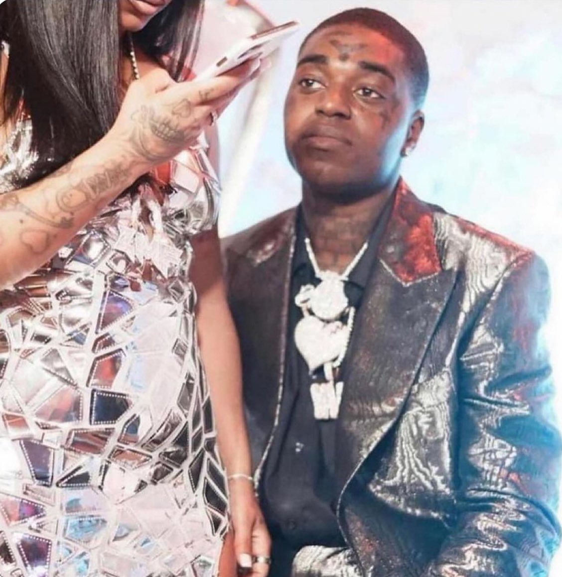 Hoodville_'s tweet image. You don’t gotta put your phone on DND around me baby I know you a rental 😭🤣🤣