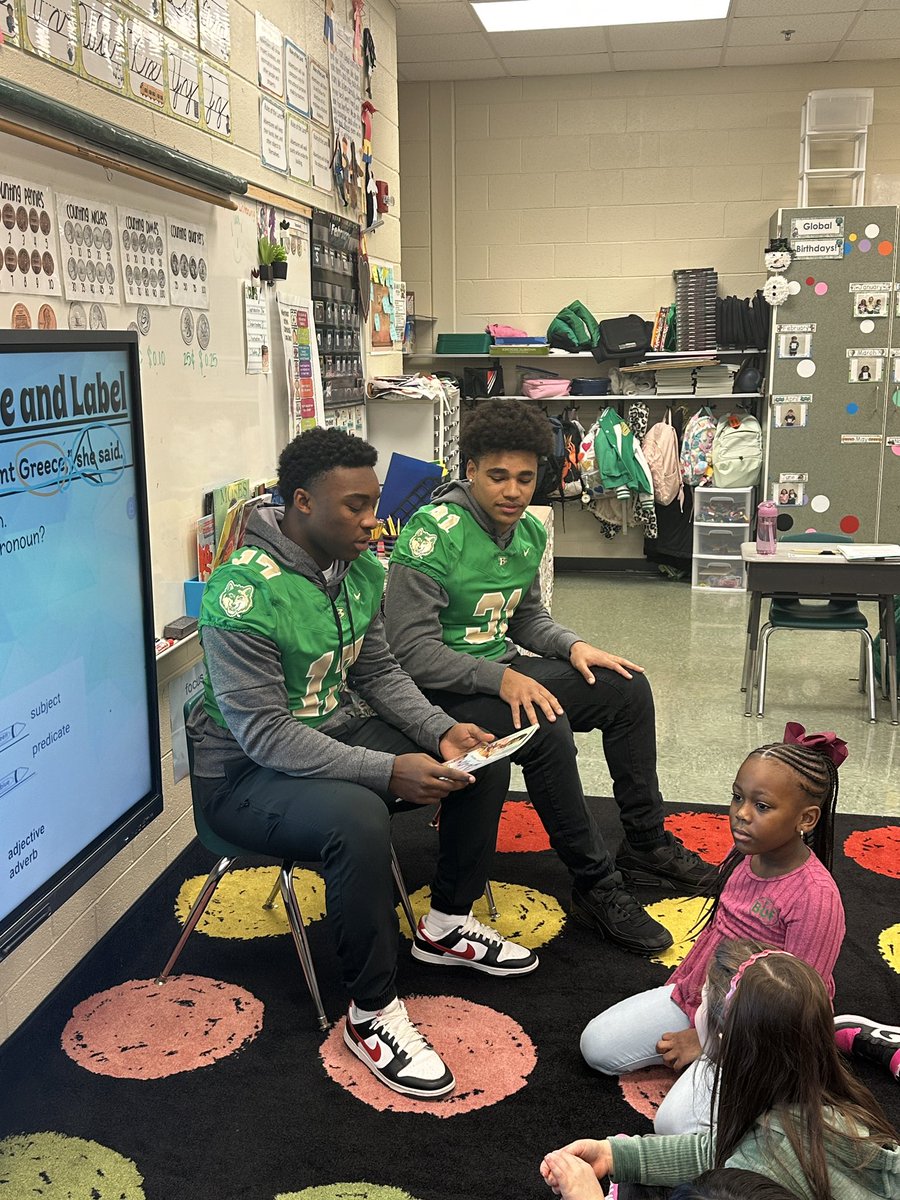 _DeionMiller_'s tweet image. Love these kids! 💚🤍

#forthekids #forthecommunity 

@buford_football @JaysonStack