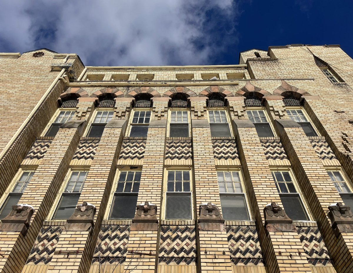 Midwest Modern tweet media