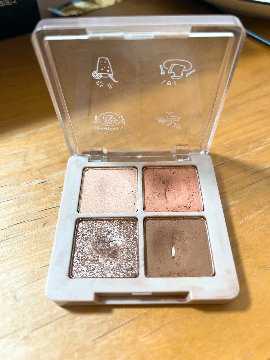 kayo42246495's tweet image. ひぃ〜ちゃ〜ん、notoneのアイシャドウの右2列混ぜてアイブロウに使ってるんだけど、底見えしてきて、再販ないかな😭🥺
#本田仁美
#NOTONE
#SAYMYNAME