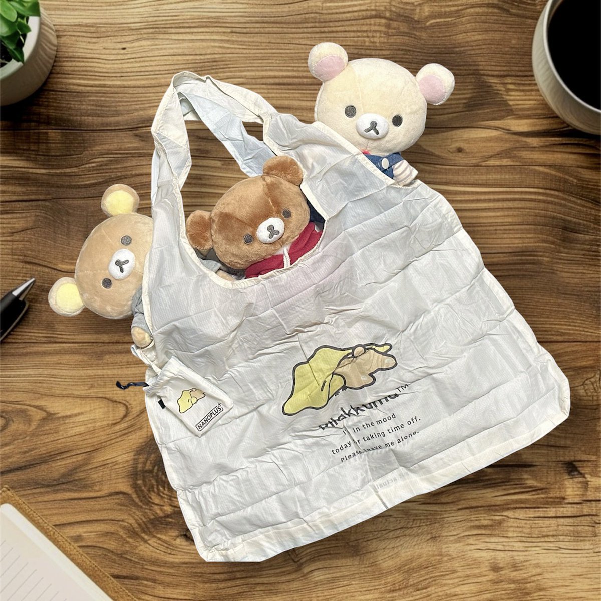 Mihonggi's tweet photo. とっても軽くてたくさん入るエコバッグ👜
使わない時はこんなにコンパクトに持ち運べます✨
両面ともかわいいデザインにも注目💕
#NANOPLUS
#リラックマ https://t.co/t7UDhyZBfa