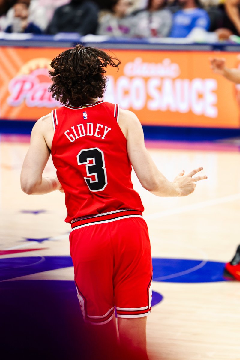 NbaStraya's tweet image. 25/16/6 for Josh Giddey tonight... 

3 straight 20+ scoring games &amp;amp; has shot 10-24 from 3 in that run

NOT BEHD FROM THE MOPTOP MAMBA! #Bulls #AussieHoops