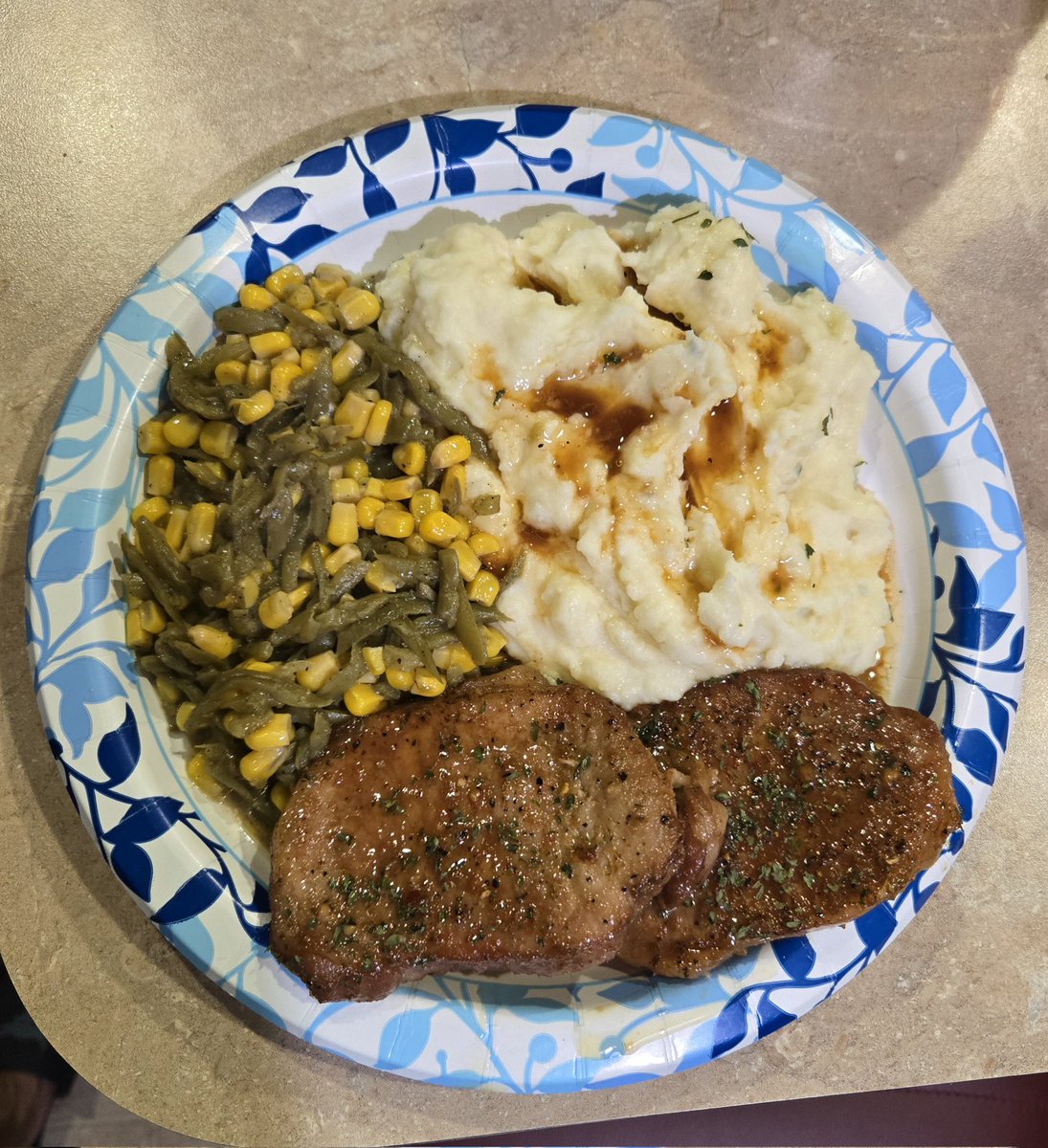 Ron51416700's tweet image. It&apos;s been a while🍖🥔🌽🫛💪🏾

Who&apos;s hungry???
Last Night&apos;s Menu...
Brown Sugar Baby Pork Chop with Creamy Garlic Mashed Potatoes and Sweet Corn &amp;amp; Green Beans Mixed.  
#ChefSOFresh👨🏾‍🍳 
#StillLearning #Niceeee 
#SOGood #ItsNotAGame