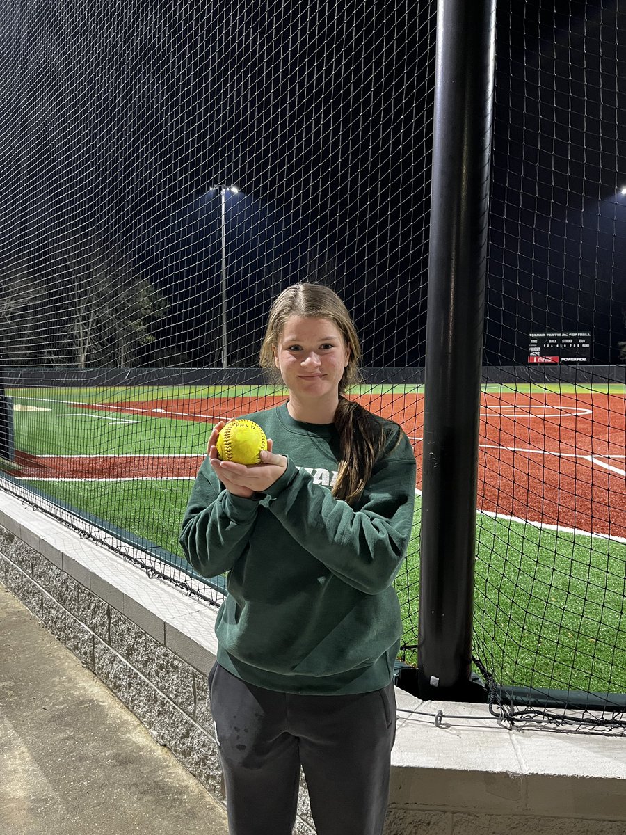 Rebecca Roy tweet media