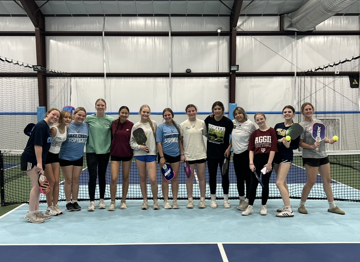 Huge thanks to the William's, Nowak's, Torres's, Hayward's, and Davis's for hosting our team dinners tonight! The girls are fed and ready to take on the District Opener tomorrow night at home!