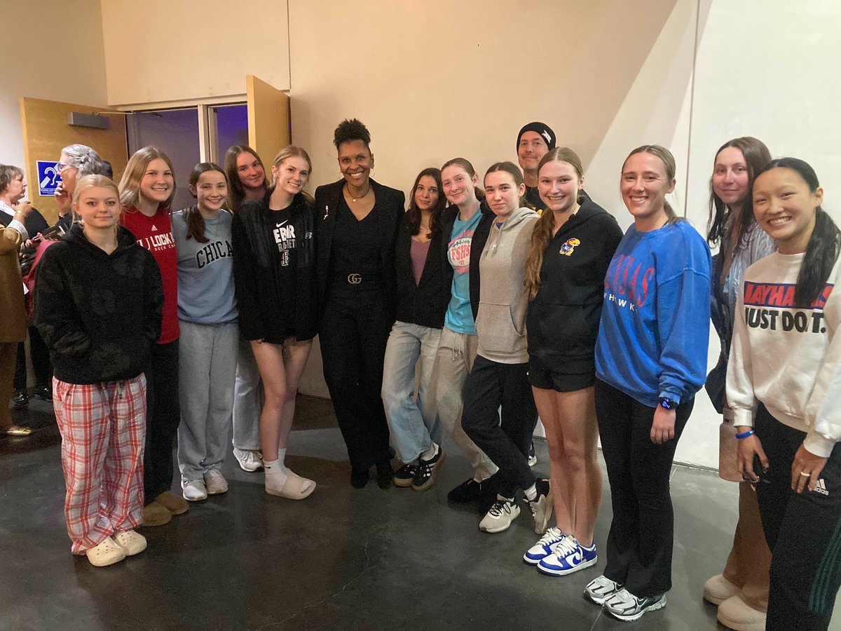 We had the opportunity to see two women’s sports legends and absolute trailblazers in Lynette Woodard and Marian Washington speak tonight! They had great messages and life lessons that extend far beyond basketball!