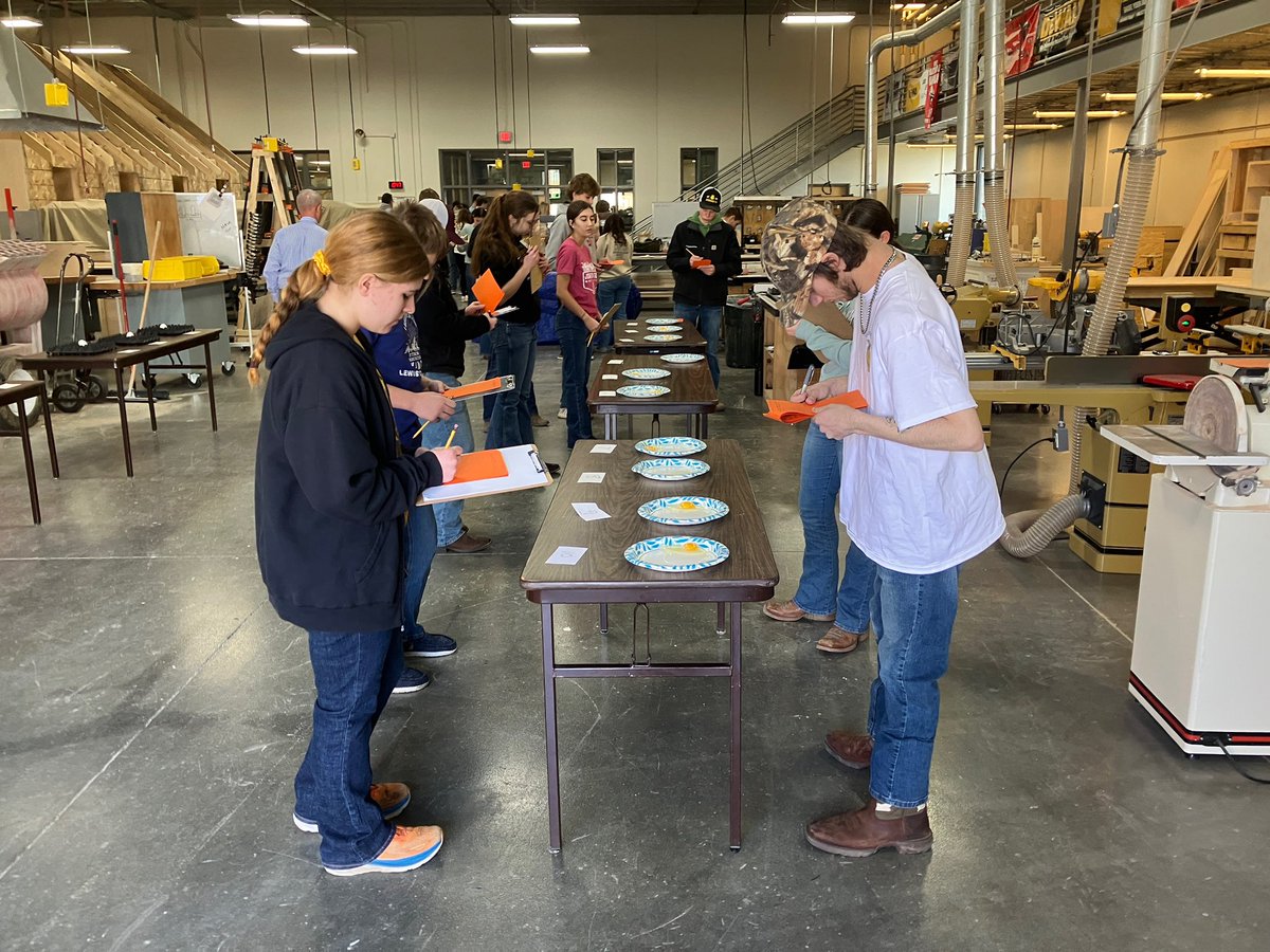 Freeman_Falcons's tweet image. 👏🏻Congratulations to the🌽FFA🐓Poultry Evaluation and🧑🏻‍🏭Welding Teams on their results at the district contest☀️today‼️

🐓Poultry Evaluation 🟰 3️⃣rd🥉Place Team (Kinley Bolyard, Drew Jensen, Norah Ahlschwede, Jossie Ketelsen)